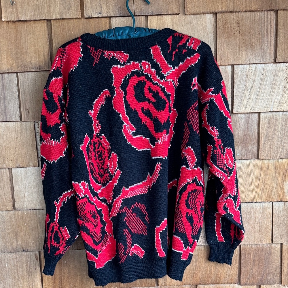 Floral Patterned Black and Red Sweater - Picture 4 of 4
